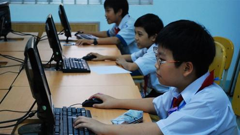 Các thí sinh tiểu học thi tài trong cuộc thi (Ảnh: Tuổi trẻ Online)